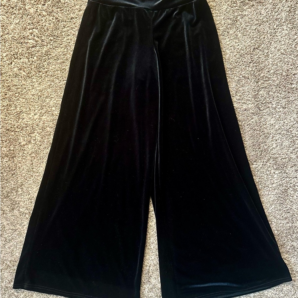Luxurious Black Wide-Leg Velvet Jumpsuit